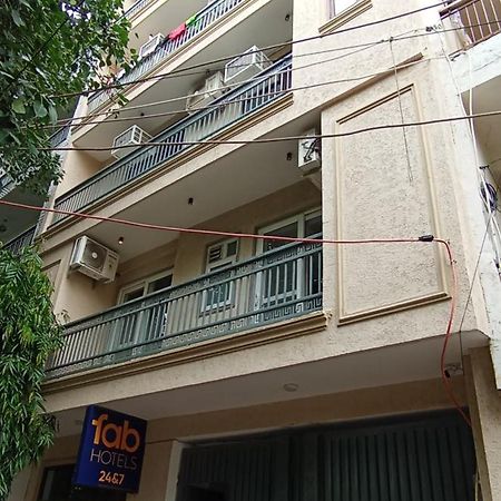 Hotel 24By7 Yeni Delhi Dış mekan fotoğraf