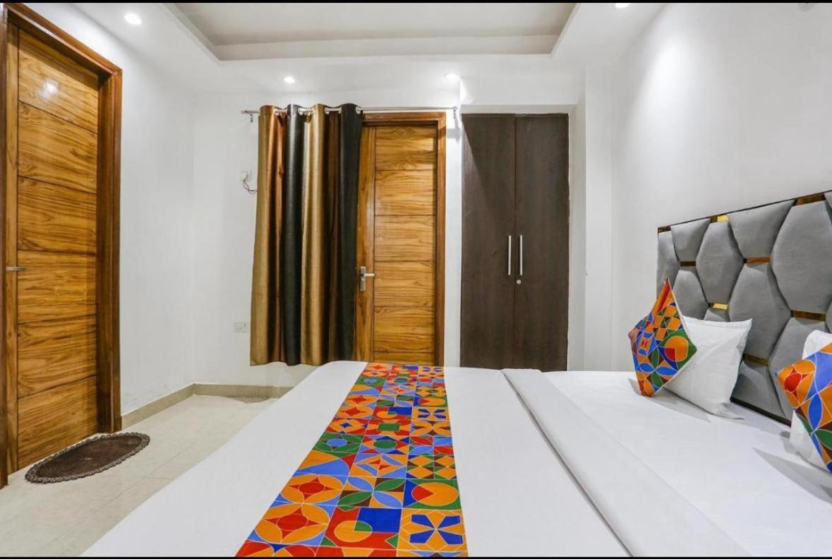Hotel 24By7 Yeni Delhi Dış mekan fotoğraf