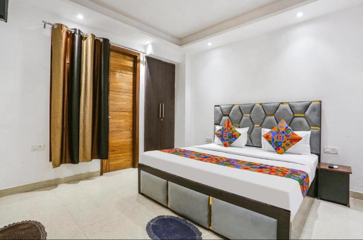 Hotel 24By7 Yeni Delhi Dış mekan fotoğraf