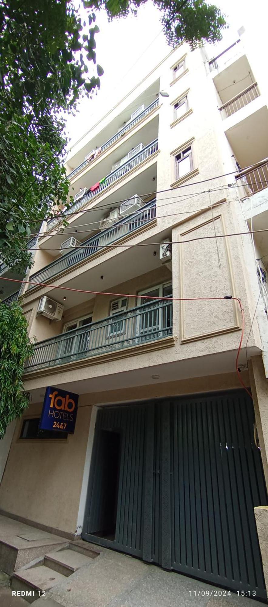 Hotel 24By7 Yeni Delhi Dış mekan fotoğraf