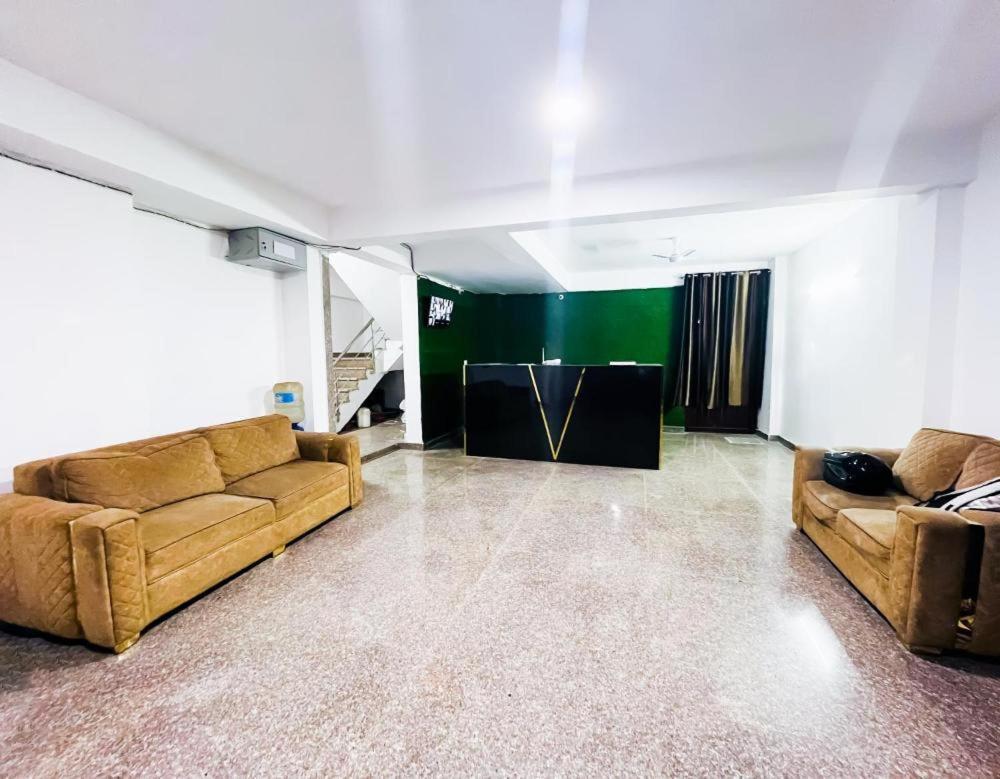 Hotel 24By7 Yeni Delhi Dış mekan fotoğraf