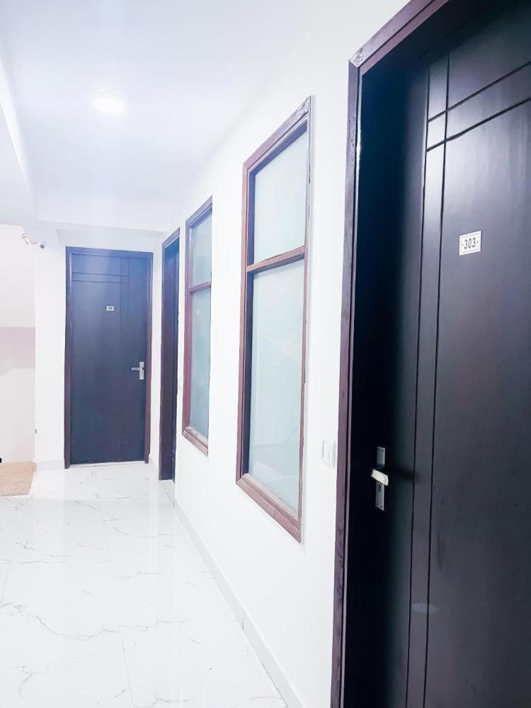 Hotel 24By7 Yeni Delhi Dış mekan fotoğraf