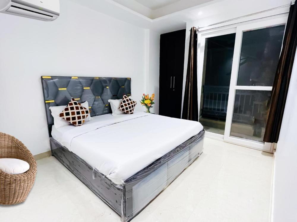 Hotel 24By7 Yeni Delhi Dış mekan fotoğraf